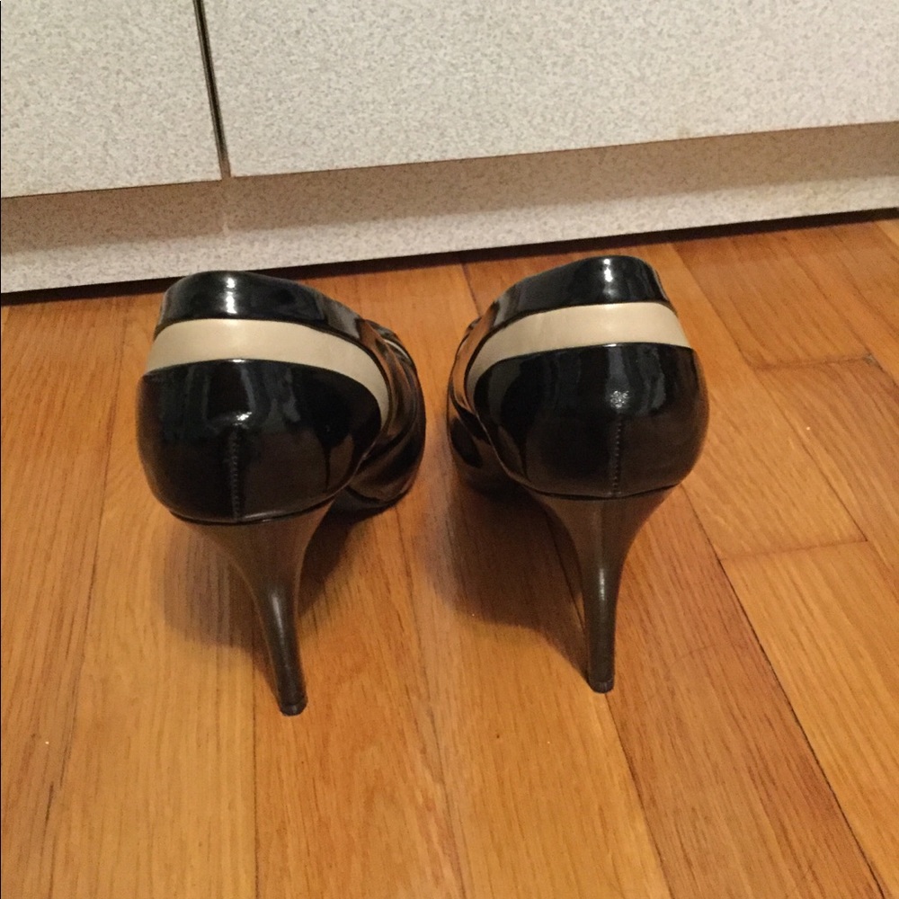 Nine West Black & Cream Heels - Picture 4 of 5